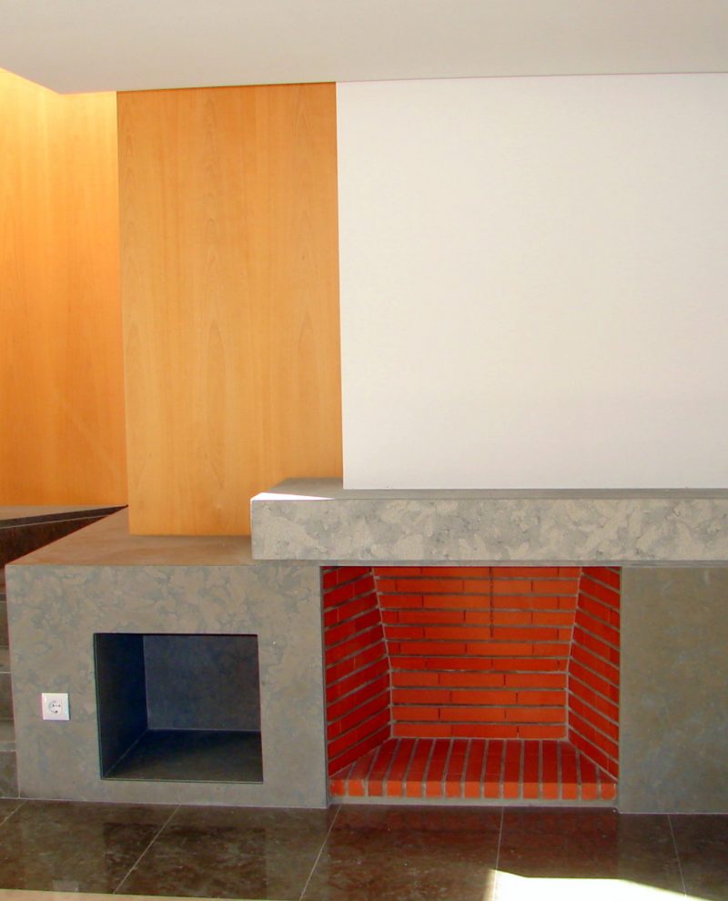 1-LAREIRA-EM-AZUL-VALVERDE-POLIDO-E-BUJARDADO.DUPLEX-PARQUE-DAS-NAÇÕES-LISBOA